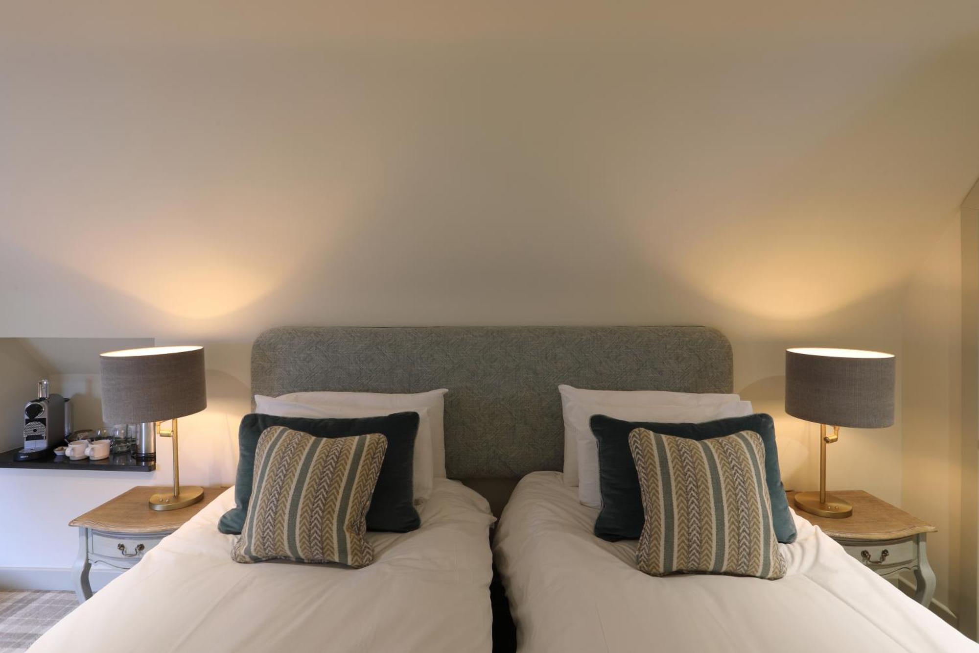 Hotel The Harcourt Arms Stanton Harcourt Zimmer foto A bedroom at the hotel