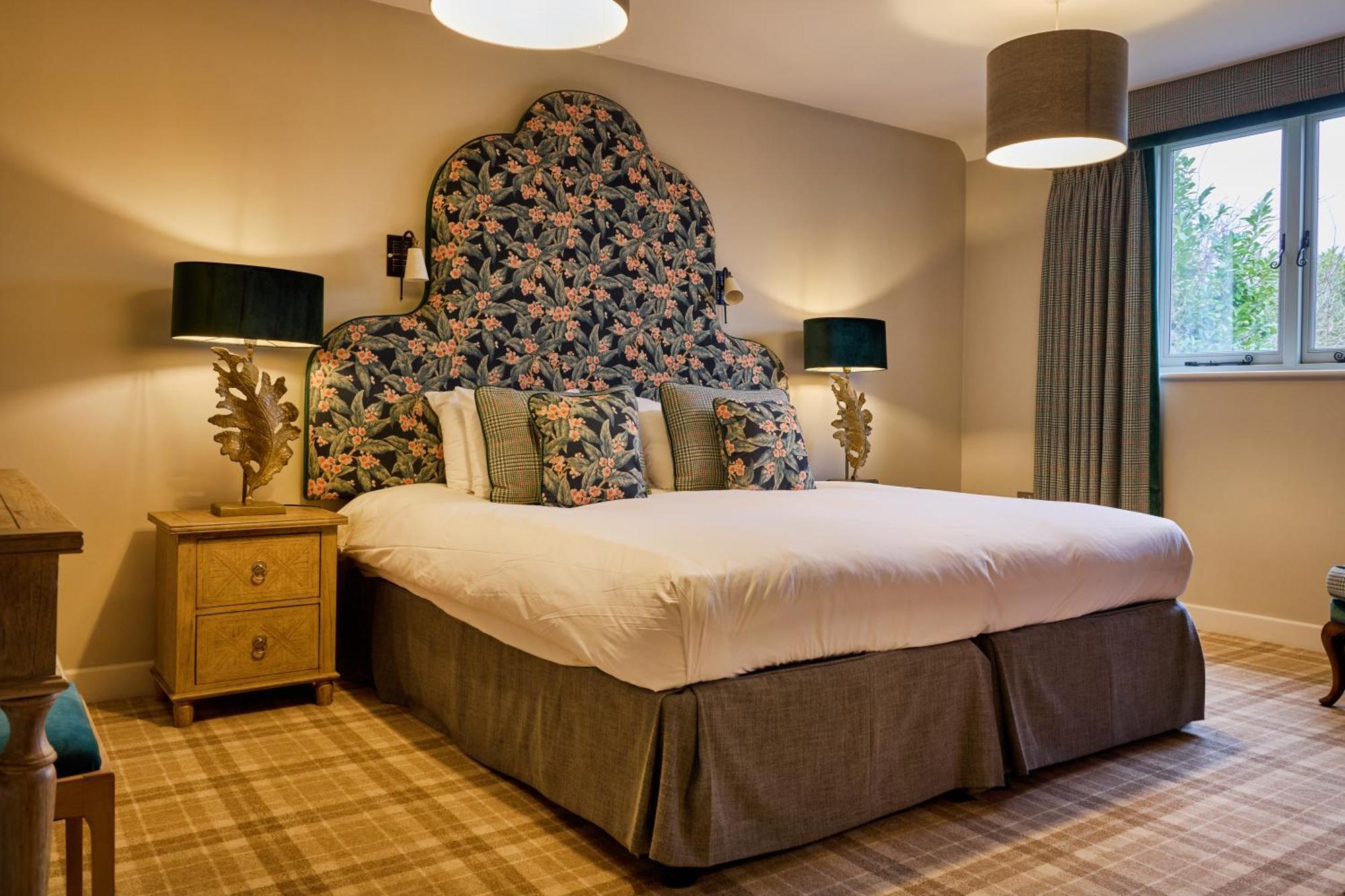 Hotel The Harcourt Arms Stanton Harcourt Zimmer foto A bedroom at The Old parsonage