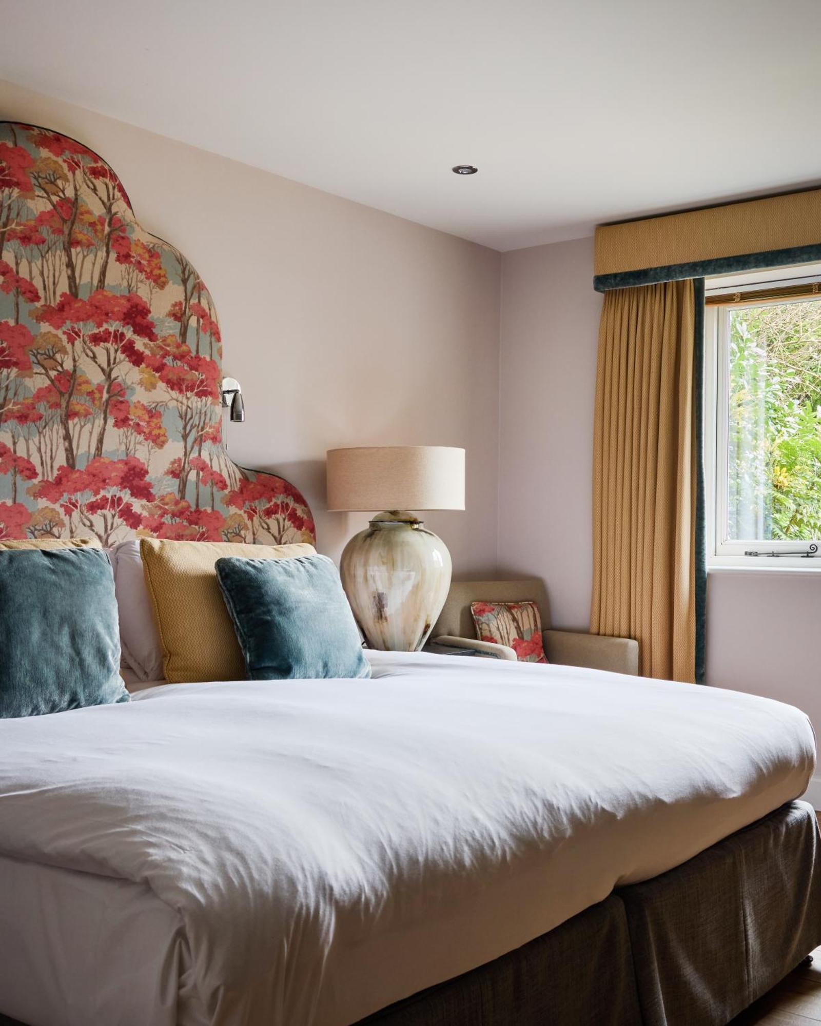 Hotel The Harcourt Arms Stanton Harcourt Zimmer foto A bedroom at The Old parsonage