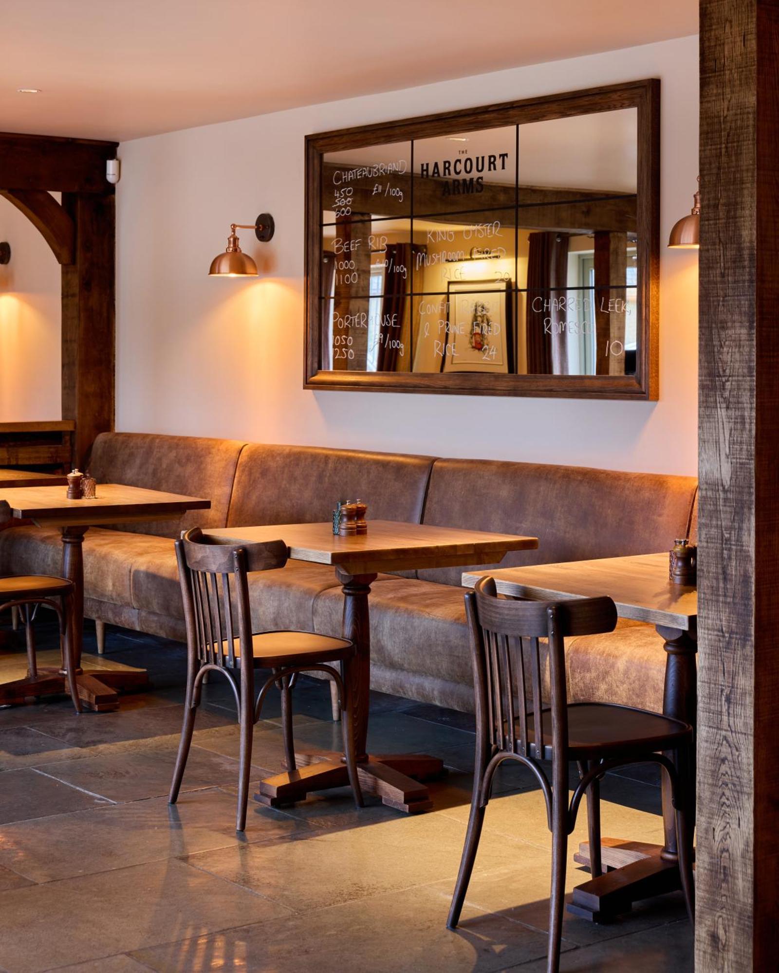 Hotel The Harcourt Arms Stanton Harcourt Exterior foto The interior of the restaurant