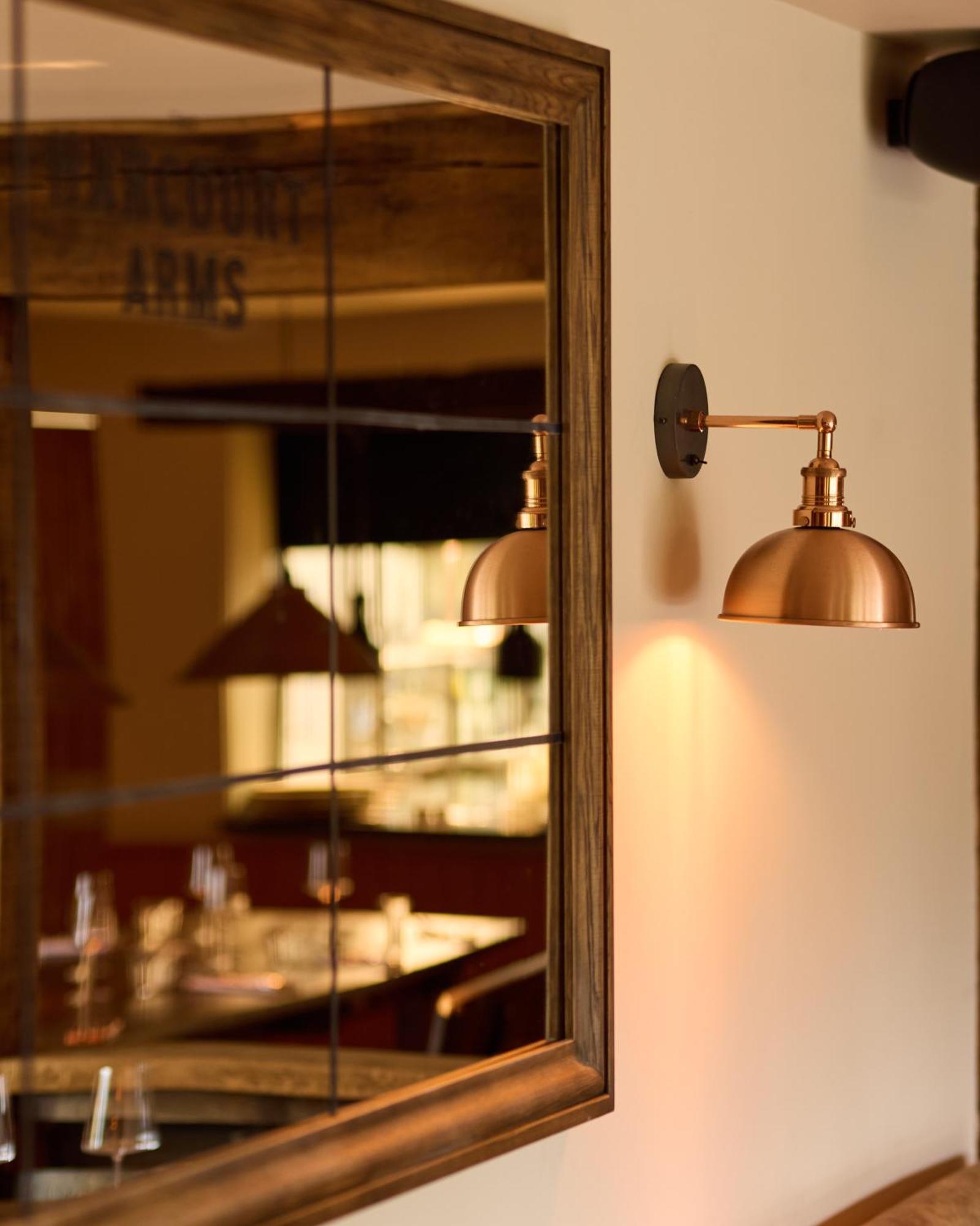 Hotel The Harcourt Arms Stanton Harcourt Exterior foto A wall light