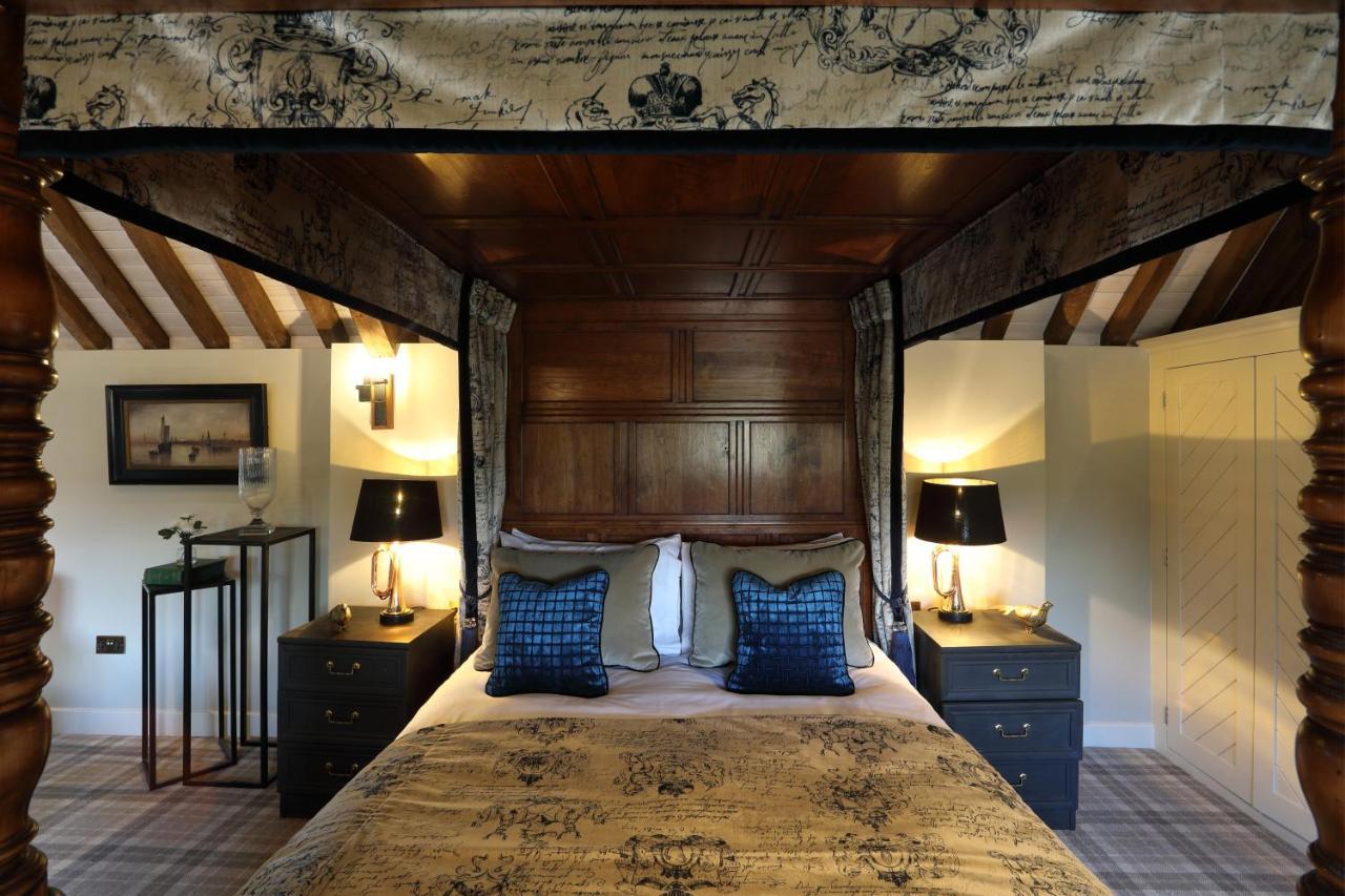 Hotel The Harcourt Arms Stanton Harcourt Exterior foto The four-poster bed in the Old Inn